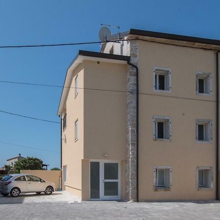 Lana House With Apartments Petrovija Kültér fotó