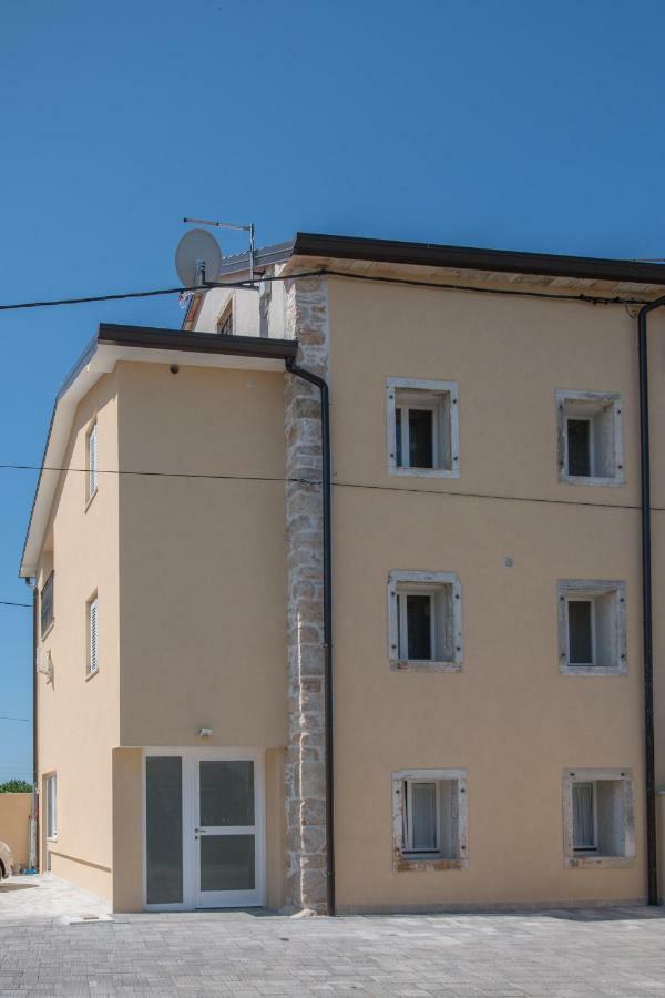 Lana House With Apartments Petrovija Kültér fotó