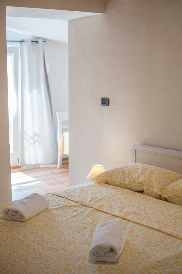 Lana House With Apartments Petrovija Kültér fotó