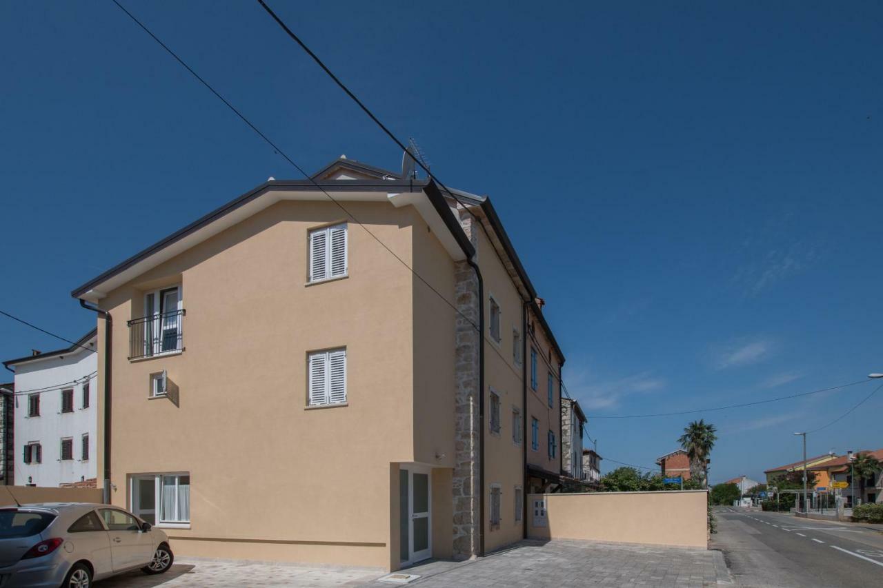 Lana House With Apartments Petrovija Kültér fotó