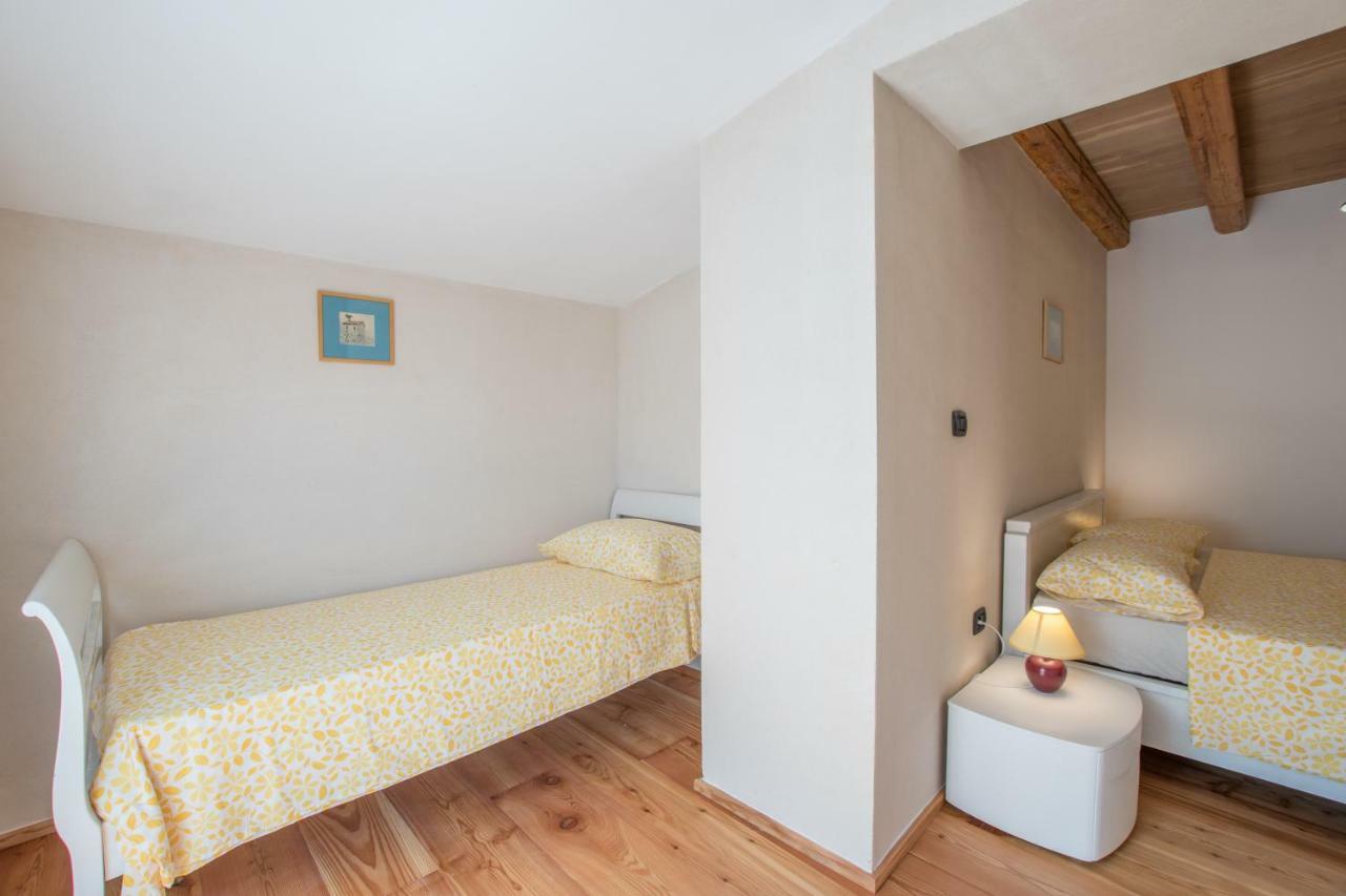 Lana House With Apartments Petrovija Kültér fotó